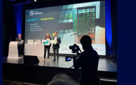 Este el momento en el que los ingenieros de EIA son premiados en Francia. FOTO CORTESÍA 