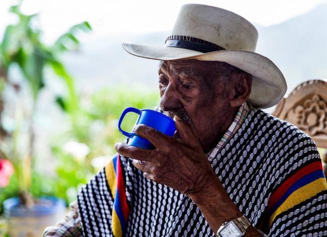 Don Elias durante la visita que le hizo EL COLOMBIANO en 2021 por sus 116 años. FOTO: Julio César Herrera