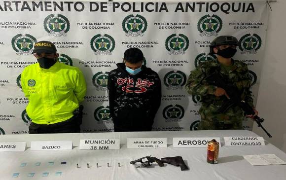 Así fue presentada la captura de Sergio Guerra, alias “Felipe”, por parte de las autoridades. FOTO: CORTESÍA DE LA POLICÍA.