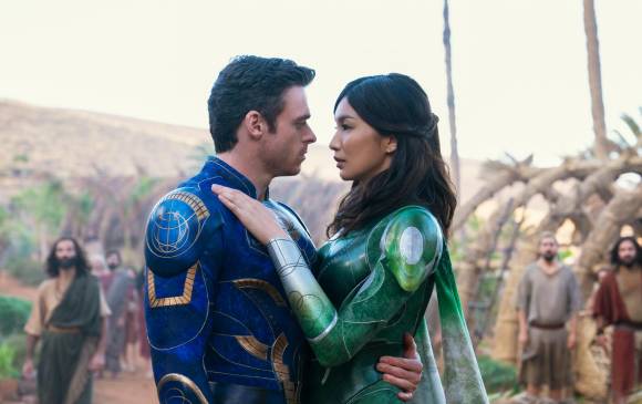 El actor escocés Richard Madden como Ikaris y la actriz británica Gemma Chan da vida a Sersi. FOTO Cortesía Marvel.