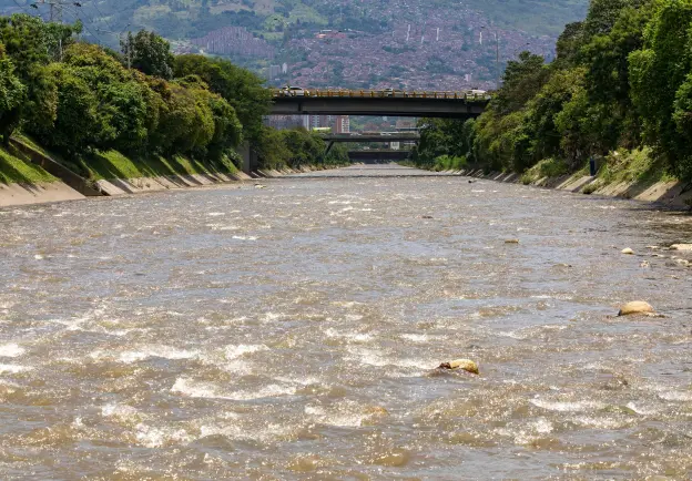 El río Aburrá une la historia de Medellín (Visión del presente)