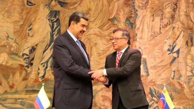 Petro y Maduro se reunieron en Brasilia, Brasil, donde acordaron la búsqueda de desaparecidos. FOTO: Presidencia de la República