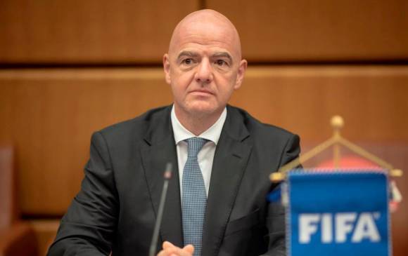 El presidente de la Fifa, Gianni Infantino, tendrá una reunión para buscar una solución. FOTO: EFE