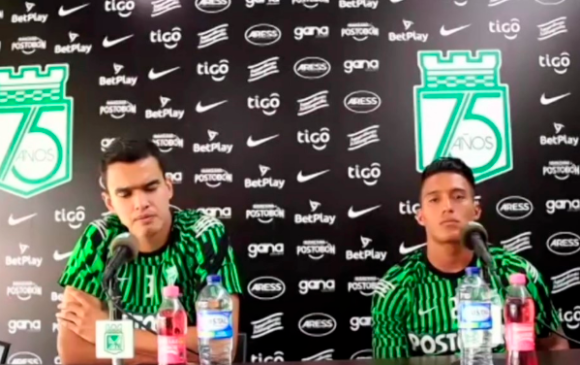 Felipe Aguilar y Sebastián Gómez durante la rueda de prensa de este martes, tras la salida del técnico Alejandro Restrepo. FOTO ATLÉTICO NACIONAL