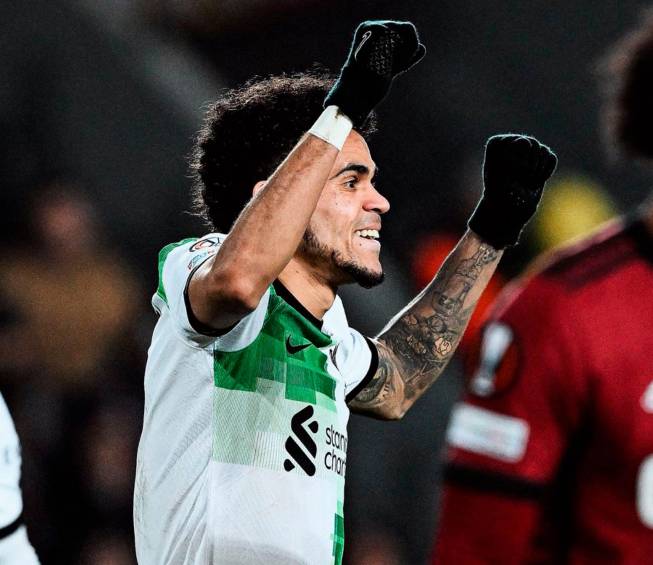 El colombiano Luis Díaz celebra su tanto en la victoria del Liverpool ante Sparta Praha por la Europa League. FOTO TOMADA @LIVERPOOLFC