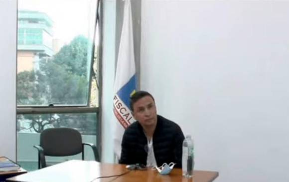 Jhonier Leal dijo a sus familiares que demostrará su inocencia, no obstante, a la vez está detrás de un preacuerdo en el que acepta cargos por asesinar a su hermano y a su mamá. FOTO Colprensa