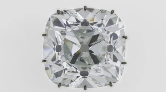 El<i> Régent</i> o <i>Regente</i>, es uno de los diamantes más importantes del mundo y considerado también como uno de los más hermosos, se salvó de ser robado. FOTO: Museo del Louvre.