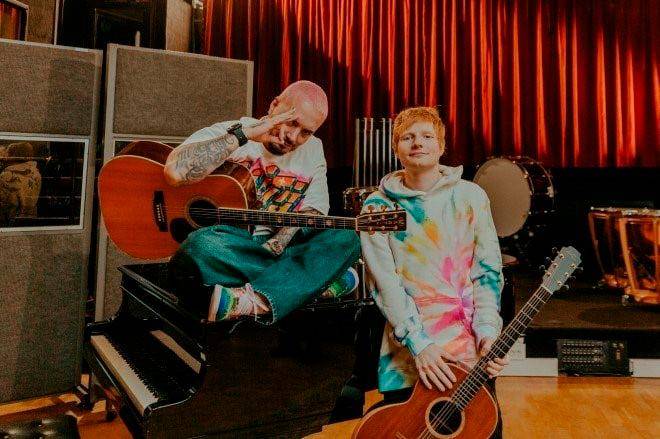 J Balvin al lado de Ed Sheeran, artista con el que cantó “Sigue”, en la que puso a cantar en español al británico. FOTO Cortesía Universal Music