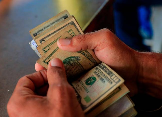 Tras Varios Días Al Alza Precio Del Dólar Cerró Este Lunes Con Una Leve Baja ¿en Cuánto Quedó 4710