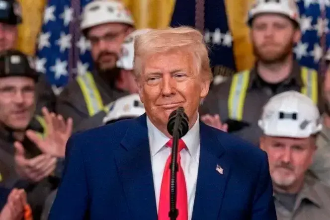 La MOAB pesa 9.800 kilogramos y es la bomba no nuclear más grande del arsenal de Estados Unidos. FOTO: Getty