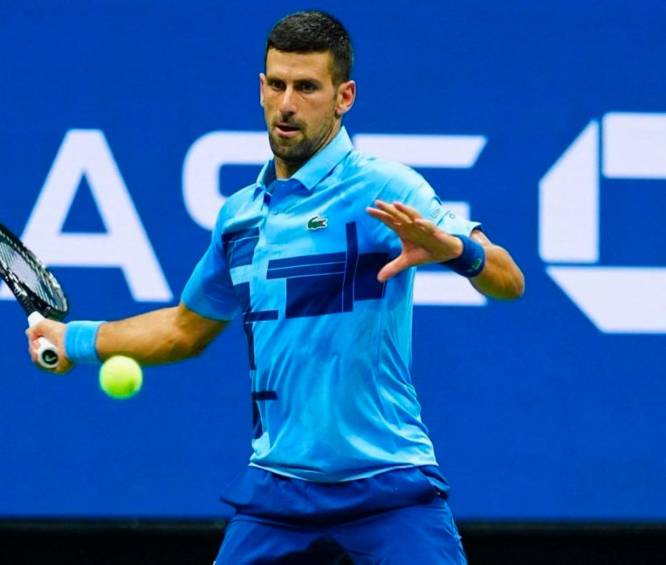 El serbio Novak Djokovic inició con paso firme su camino en el US OPen, en busca del título 25 de Grand Slam. FOTO TOMADA @usopen