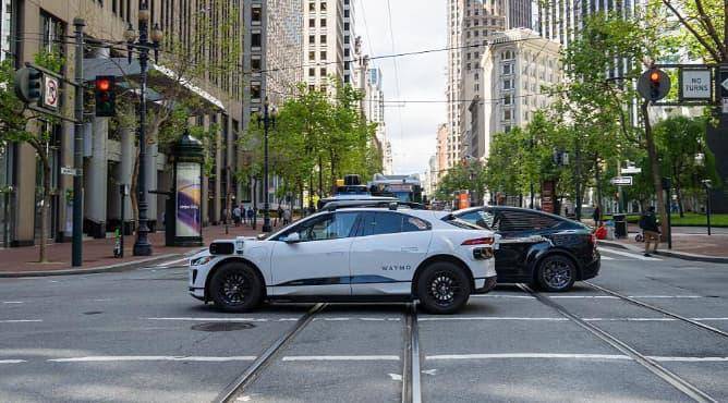 La ciudad es el epicentro de desarrollos de vehículos autónomos como Waymo. FOTO: Getty Images.