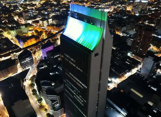 ¿Por qué el Edificio Coltejer de Medellín cambió de color este ...