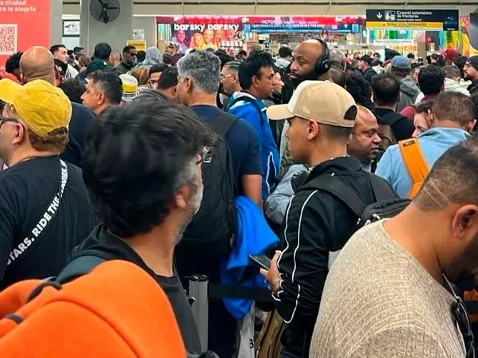 Sobre todo en el área de llegada de vuelos internacionales se registra una congestión casi permanente. FOTO TOMADA DE X