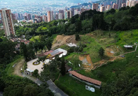 El lote Aguas Vivas tiene gran valor. Está ubicado en El Poblado. <span class="mln_uppercase_mln">FOTO</span> <b><span class="mln_uppercase_mln">manuel saldarriaga</span></b>