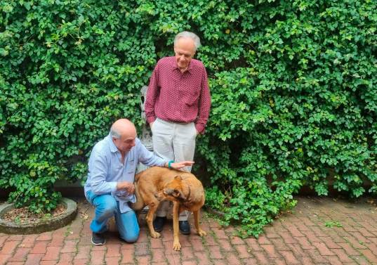 Fotos cortesía de Sandro Romero Rey, en un encuentro con su amigo Fernando Vallejo y la perra Brusca.