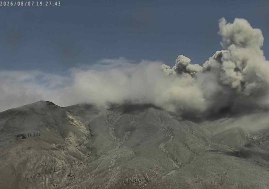 Emisión de ceniza en el volcán Puracé. FOTO Servicio Geológico Colombiano