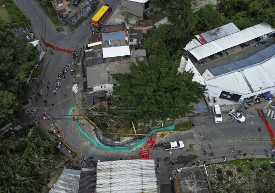 Puente sobre la quebrada la Limoná, ubicado entre Itagüí y el corregimiento de San Antonio de Prado, Medellín. FOTO: Manuel Saldarriaga Quintero.