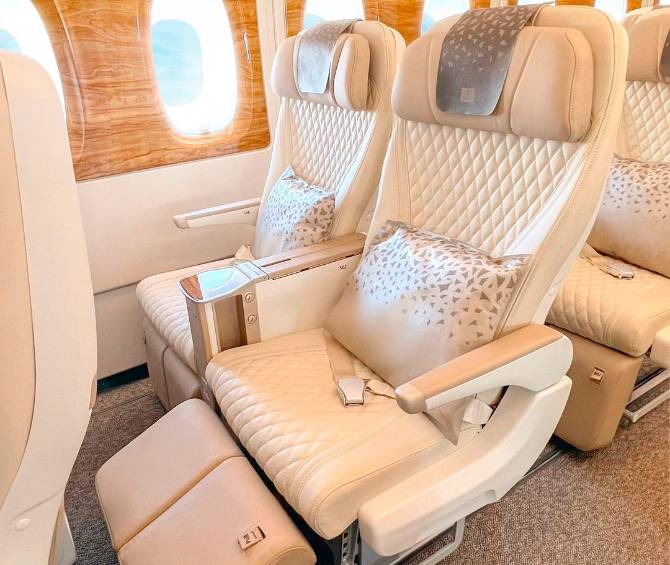 Imagen de silla en Clase Turista Premium. FOTO: Tomada de Instagram @emirates