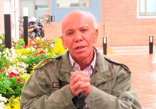 Juan Guillermo Ríos fue un periodista antioqueño, conocido por su trabajo televisivo. Foto: Tomada de Video.