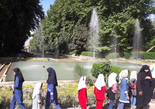 En el país de los míticos Jardínes de Babilonia, Irán, ahora bombardeado por Estados Unidos e Israel, el espacio pública es una joya inadvertida. Fotos: Manuela Botero