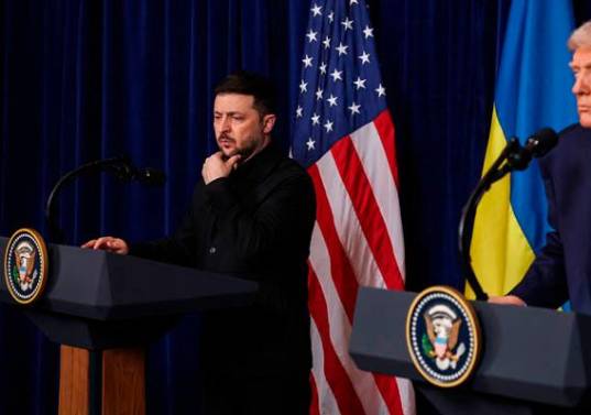 Vladímir Zelenski y Donald Trump se reunieron este domingo en Florida. FOTO: AFP 