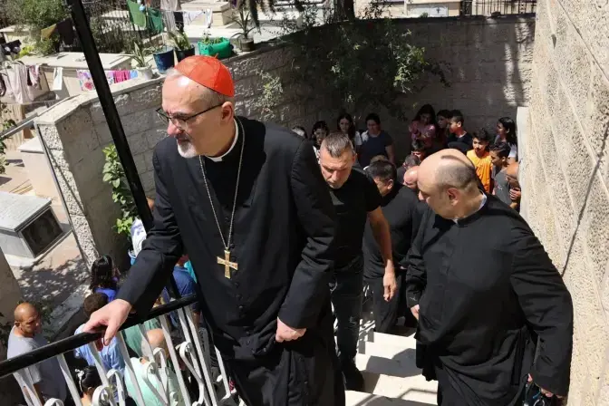 La Policía israelí impide el acceso del jefe de la Iglesia Católica de Jerusalén a la misa de Ramos en la iglesia del Santo Sepulcro en una decisión “sin precedentes”. FOTO: Getty.
