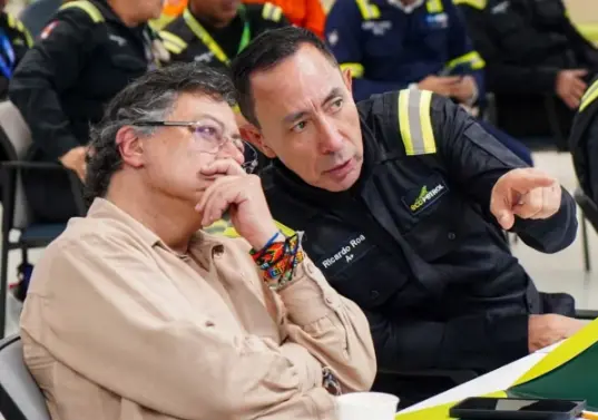 Gustavo Petro, presidente de Colombia; y Ricardo Roa, presidente de Ecopetrol. FOTO: Cortesía Ecopetrol.