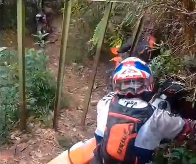 Este fue el grupo que violentó el ingreso a la reserva San Sebastián La Castellana para practicar deportes extremos. No existe denuncia formal en su contra. FOTO Captura de video