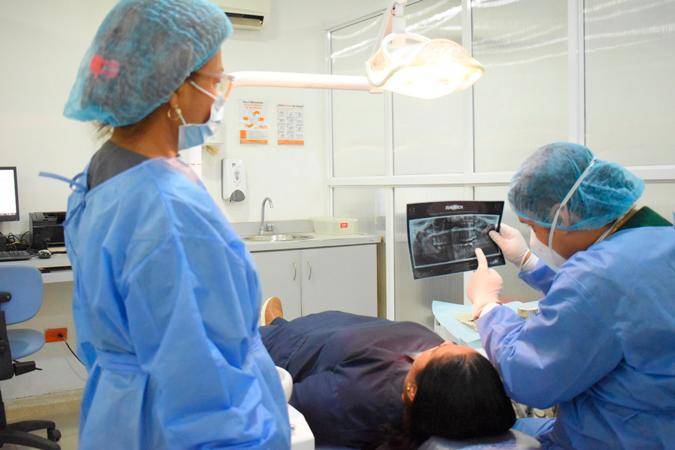 El sector salud mantiene alta demanda de talento en Colombia, con más de 7.100 vacantes activas según Magneto Empleos.