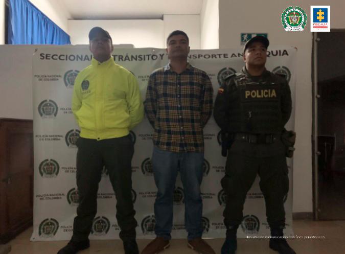 Agentes de la Sijin capturaron ayer al secretario de Gobierno de La Pintada. FOTO Cortesía Fiscalía
