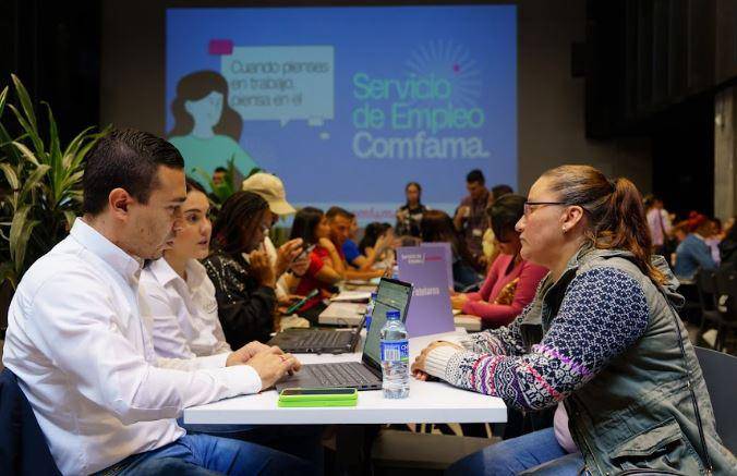 Imagen de una de las jornadas de empleabilidad de Comfama. FOTO: Cortesía