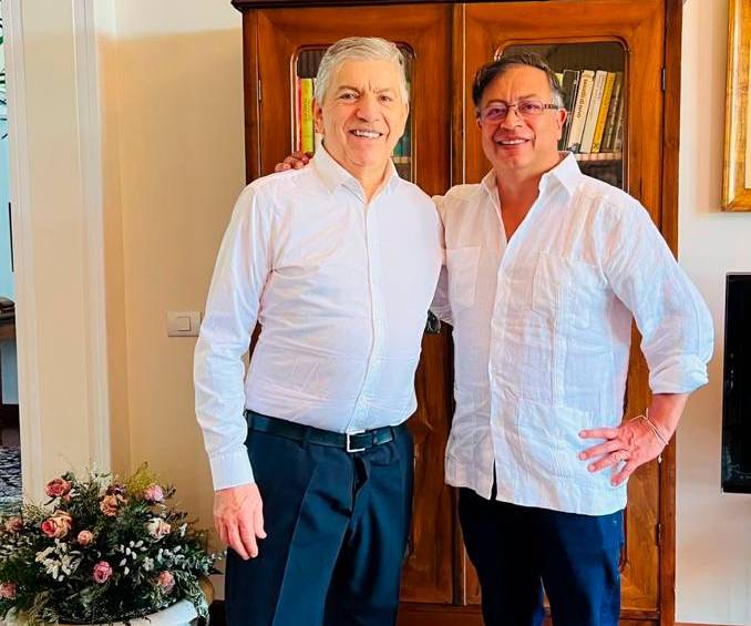 El expresidente César Gaviria fue quien acerco al Partido Liberal al gobierno de Gustavo Petro. FOTO: Twitter