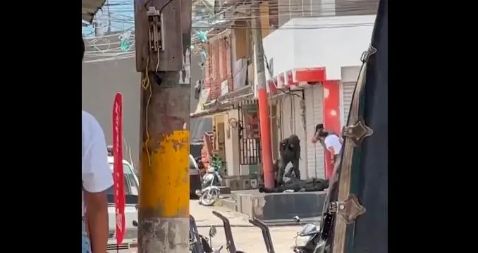 Un ciudadano registró con su celular la escena del crimen en Morales, Cauca. FOTO: Captura de video