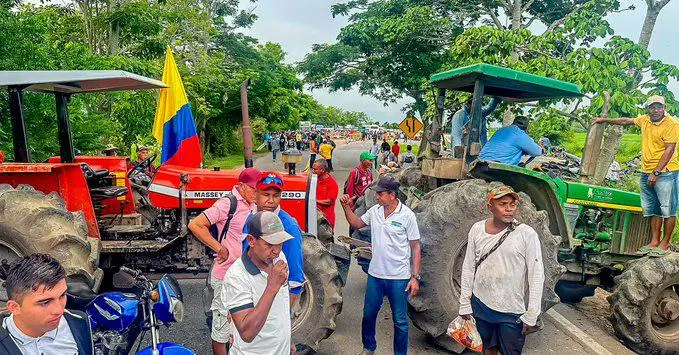 El paro arrocero se extiende a nueve departamentos y los bloqueos siguen.