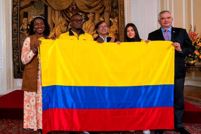 En la ceremonia también estuvieron presentes diferentes personalidades ligadas al deporte, entre ellas la ministra de esta cartera, María Isabel Urrutia. FOTO: TOMADA DE TWITTER @MinDeporteCol