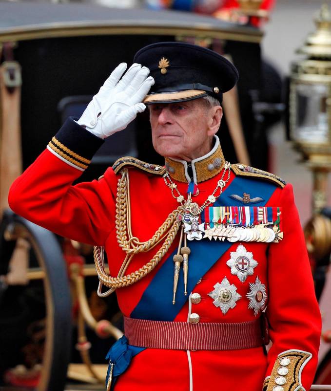 “El príncipe Felipe vivió una vida extraordinaria, fue un héroe naval en la Segunda Guerra Mundial, fue un hombre que inspiró a un sinnúmero de jóvenes a través de su premio Duque of Edinburgh’s Award, y sobre todo, como el consorte de su majestad la reina Isabel”. Palabras del primer ministro de Reino Unido, Boris Johnson, que emitió en un comunicado publicó en su cuenta de Twitter. Foto EFE