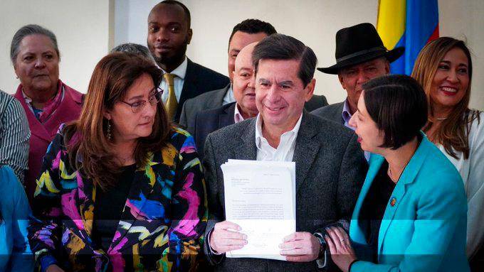 El proyecto fue radicado por los ministros de Justicia, Ángela María Buitrago; Agricultura, Martha Carvajalino, e Interior, Juan Fernando Cristo. FOTO: MININTERIOR