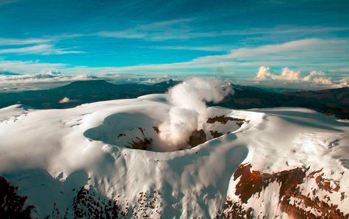 El volcán Nevado del Ruíz se encuentra en alerta naranja por posible erupción Foto: SGC