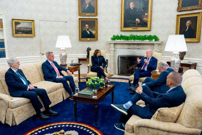 El presidente Joe Biden se reunió con líderes para hablar sobre la necesidad de garantizar que Estados Unidos no incumpla sus pagos. FOTO tomada de Twitter