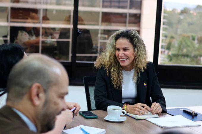 La cartera laboral, encabezada por Natalia López Fuentes, dejó sin efectos varias circulares expedidas por el gobierno Petro. FOTO tomada de X