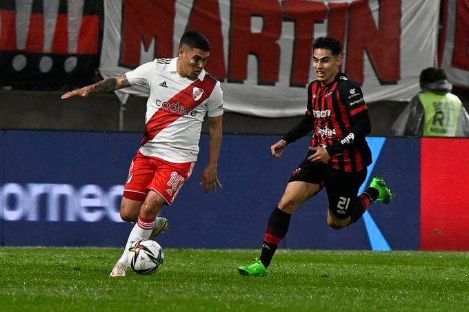 Juan Fernando Quintero evitó la derrota de su equipo en el tiempo reglamentario. FOTO: TOMADA DE TWITTER @RiverPlate