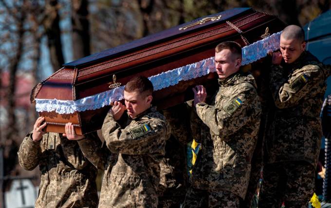 El pasado 2 de marzo, el Ministerio de Defensa admitió la muerte de 498 soldados rusos además de 1.597 militares heridos. FOTO EFE