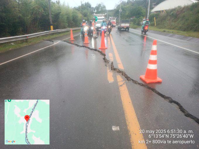 El problema es visible en toda la carretera. Ya hay grupos de obreros del consorcio Devimed trabajando para resolverlo. FOTO DEVIMED