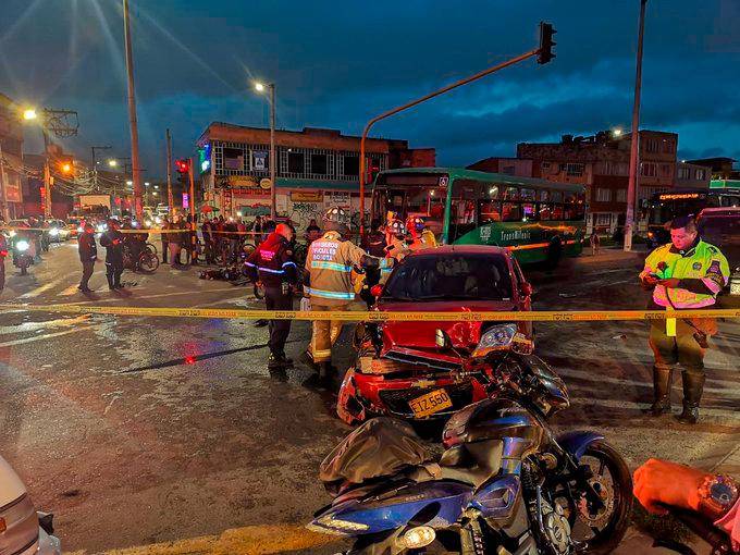 El accidente se presentó en el sur de Bogotá y dejó 11 personas heridas FOTO: Tomada de @BogotaTransito