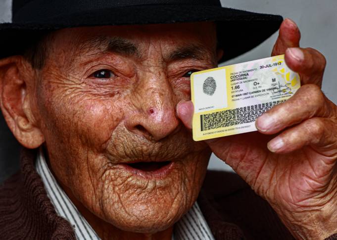 El colombiano más longevo vive en Antioquia y lleva más de un siglo lleno de historias. Se trata de Don Julio Enrique Saldarriaga, un hombre que, con 112 años de vida, se ha convertido en símbolo de la tradición paisa y en un ejemplo de longevidad. Foto: Manuel Saldarriaga Quintero.