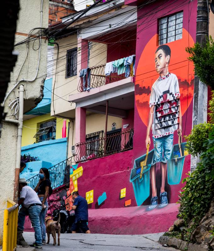 La Agencia APP, en su propósito de cualificar y mejorar el paisaje, ha adelantado otras intervenciones en el puente de la 4 Sur, la Galería Urbana a Cielo Abierto de la Calle Barranquilla, el intercambio vial Punto Cero, entre otras, cumpliendo y superando la meta del Plan de Desarrollo de entregar 14.300 metros cuadrados de arte urbano a Medellín. Foto: Julio César Herrera