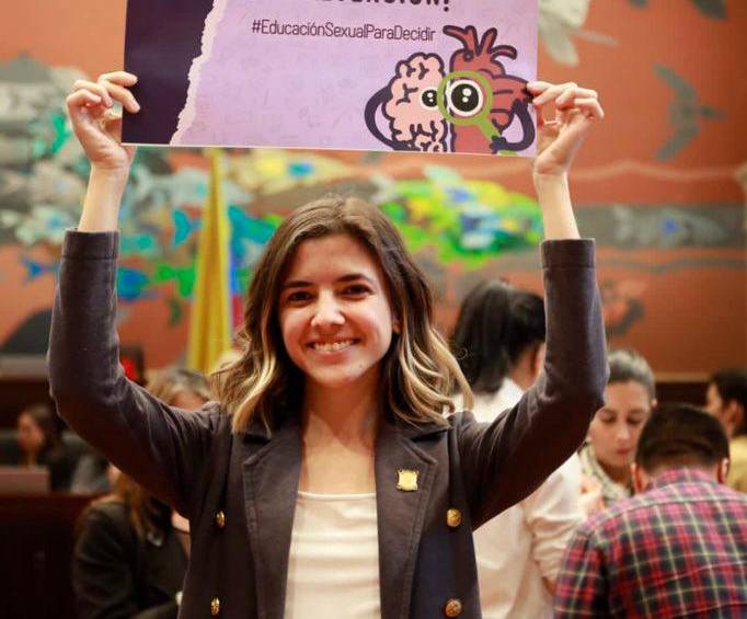 La congresista es una de las promotoras del proyecto de ley de educación integral en sexualidad en colegios. Foto sacada de twitter: @SusanaBoreal. 