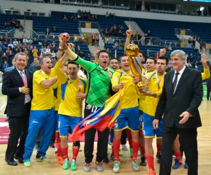 Este es uno de los recuerdos de Giovanni Hernández celebrando con sus compañeros el título mundial. FOTO TOMADA REDES
