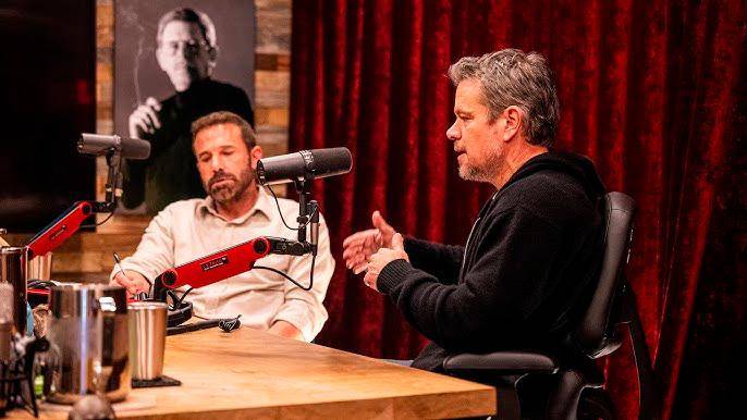 Ben Affleck (Izq.) y Matt Damon (Der.) hablaron sobre la crisis de las salas de cine y el auge de las plataformas en el pódcast The Joe Rogan Experience. FOTO the joe rogan experience